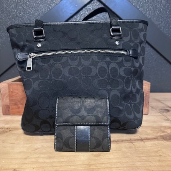Coach Classic Tote and wallet - Picture 2 of 16